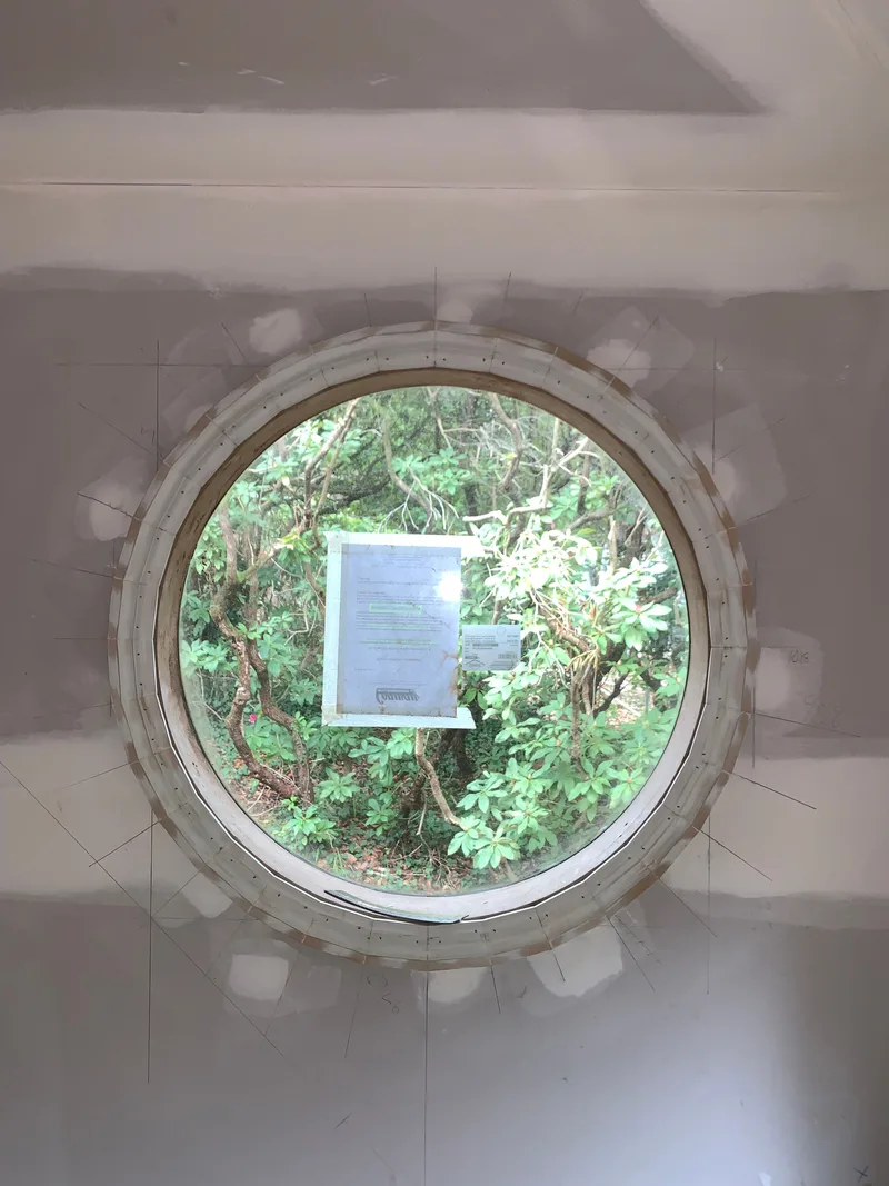 Internal Circle Window Arch