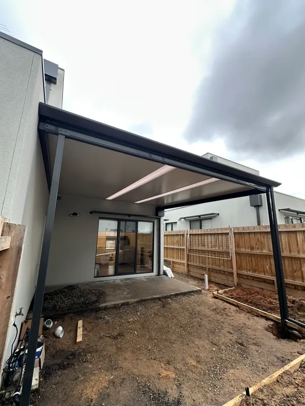 Cooldek ceiling with twin translucent Rooflite panels