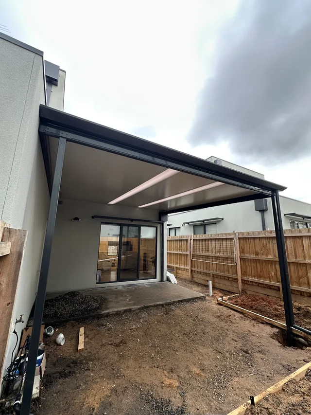 Cooldek ceiling with twin translucent Rooflite panels