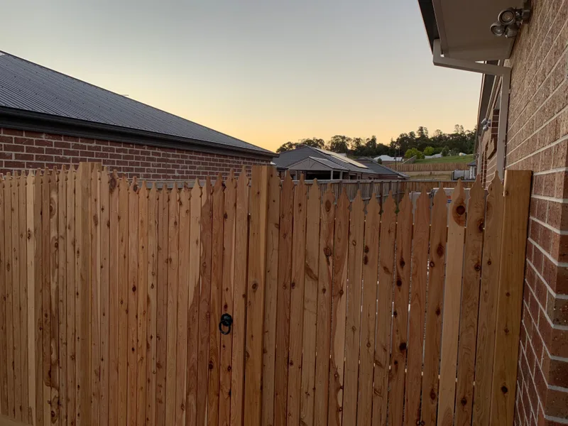 Timber Picket Fence & Gate